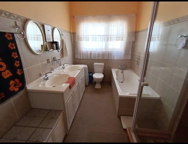 3 BEDROOM TOWNHOUSE FOR SALE IN PROTEA PARK